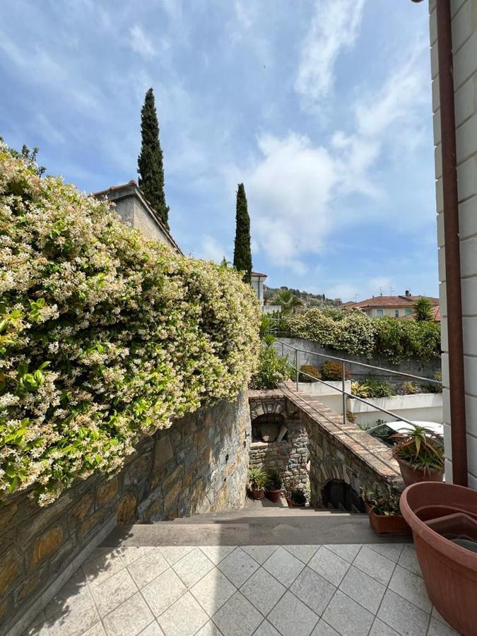 Apartamento Appartato A 5 Minuti Dal Mare Imperia Exterior foto